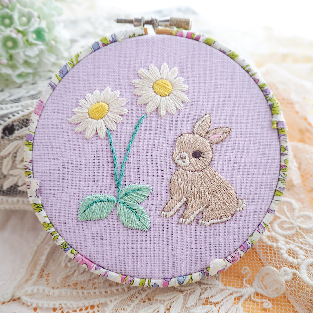 1月デイジーの刺繍図案を公開！【12ヶ月の花とうさぎ刺繍】 | spica-pika